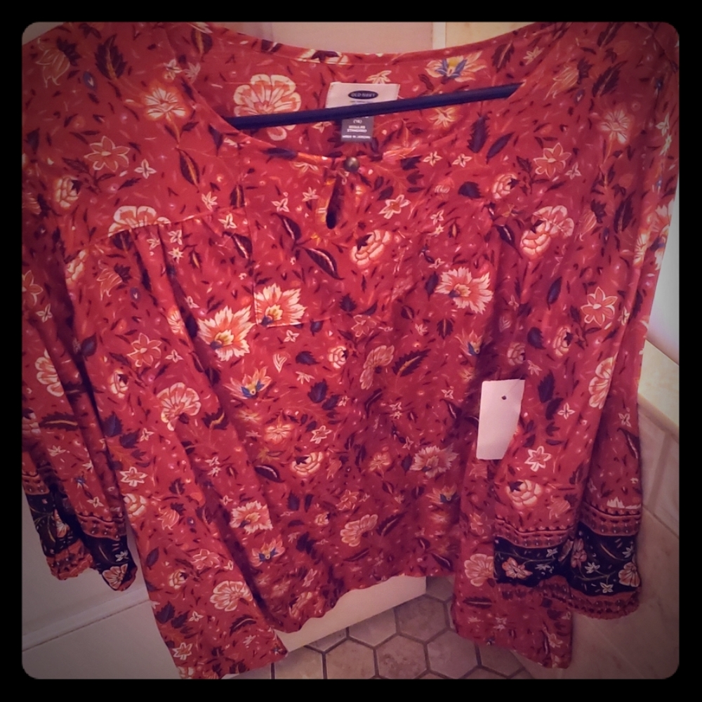 Red floral top. NWT